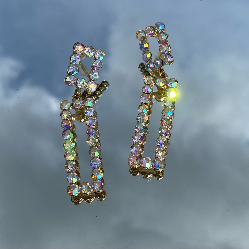 gold earrings with irredentist diamonds